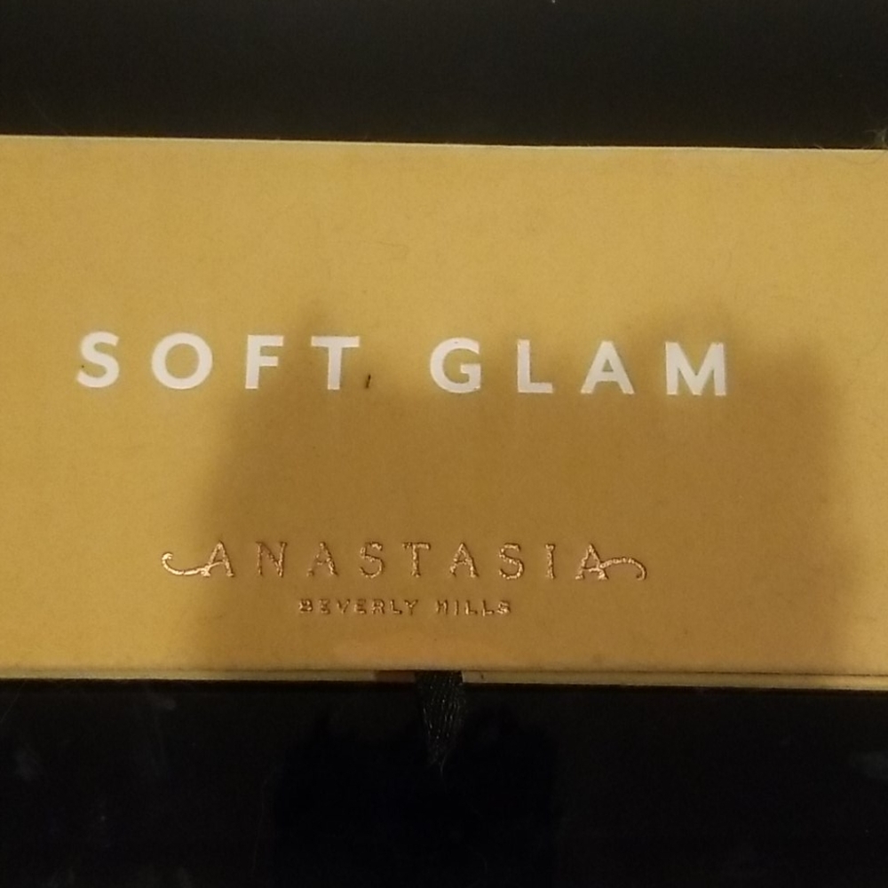 Anastasia Beverley Hills Soft Glam